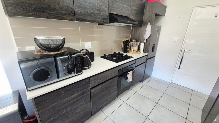 1 Bedroom Property for Sale in Oakdene Gauteng