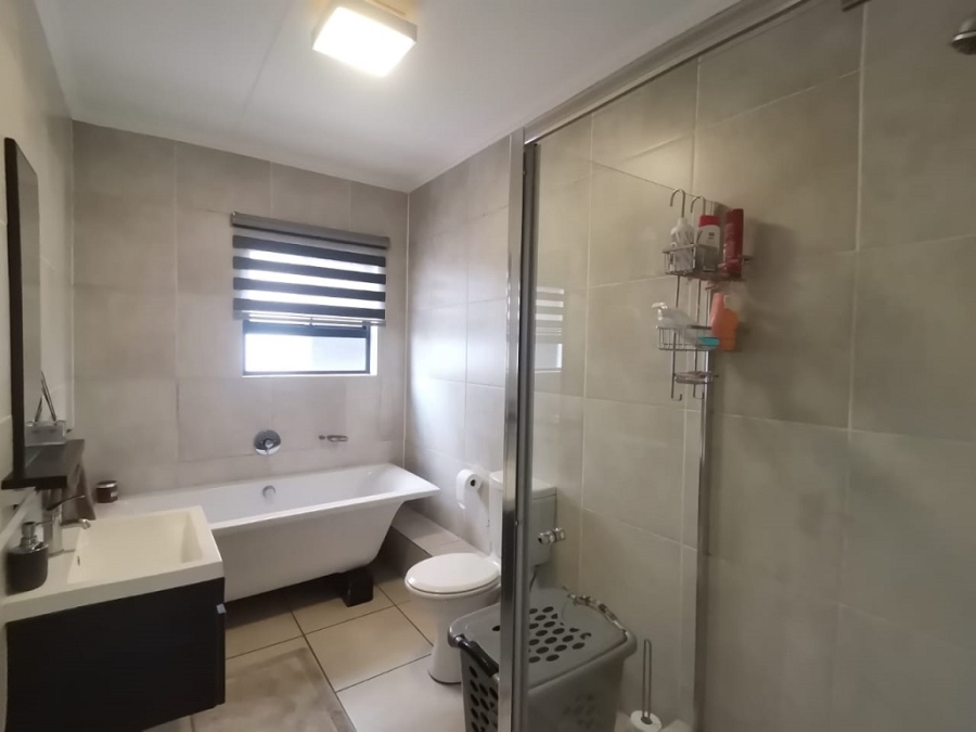 3 Bedroom Property for Sale in Oakdene Gauteng