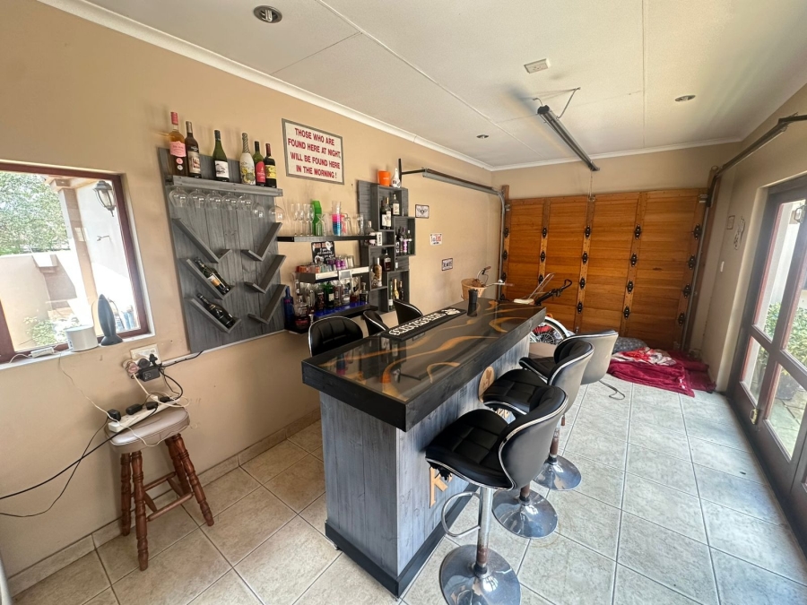 7 Bedroom Property for Sale in Midstream Estate Gauteng