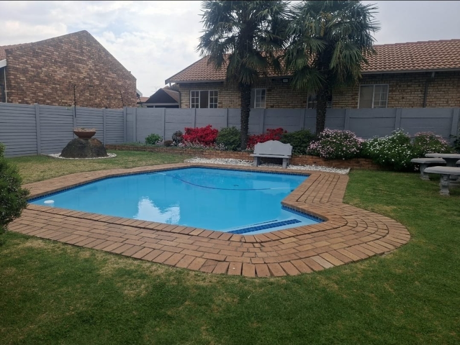 3 Bedroom Property for Sale in Brentwood Park AH Gauteng