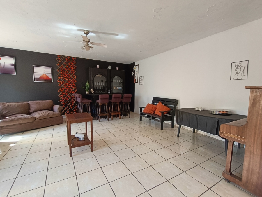 4 Bedroom Property for Sale in Glenanda Gauteng