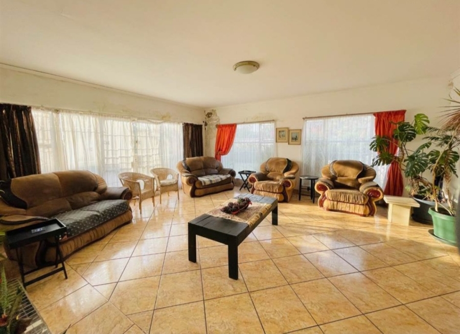 4 Bedroom Property for Sale in Glenanda Gauteng