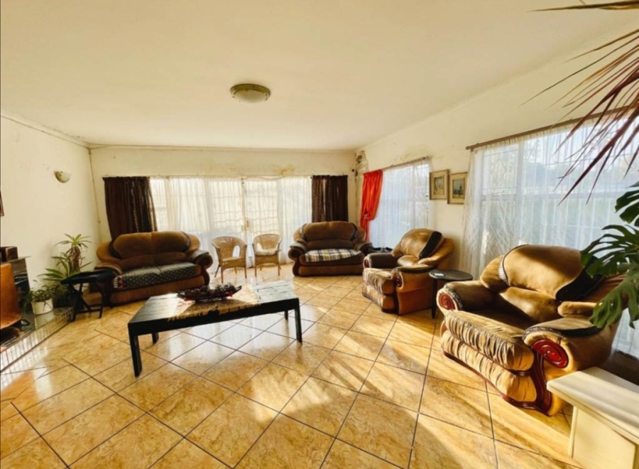 4 Bedroom Property for Sale in Glenanda Gauteng