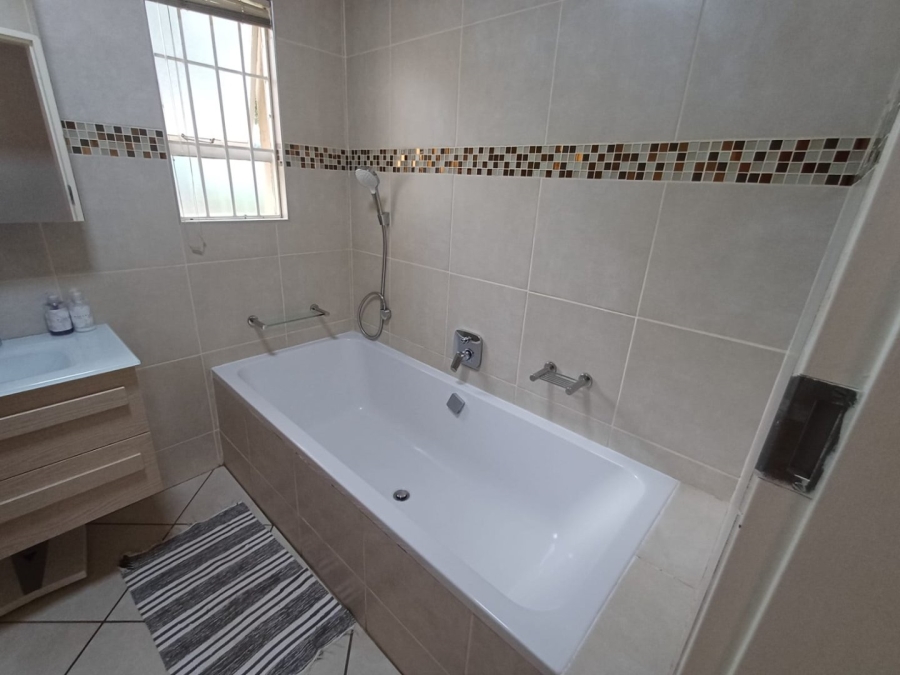 3 Bedroom Property for Sale in Kloofendal Gauteng