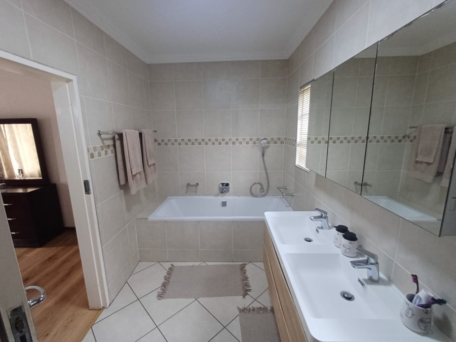 3 Bedroom Property for Sale in Kloofendal Gauteng