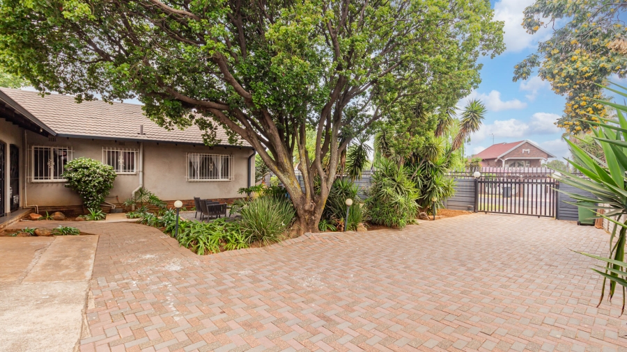 3 Bedroom Property for Sale in Verwoerdpark Gauteng