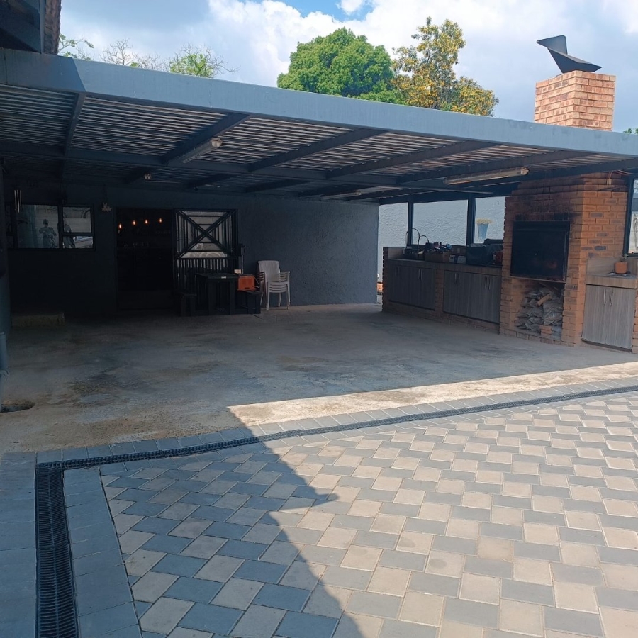 6 Bedroom Property for Sale in Discovery Gauteng