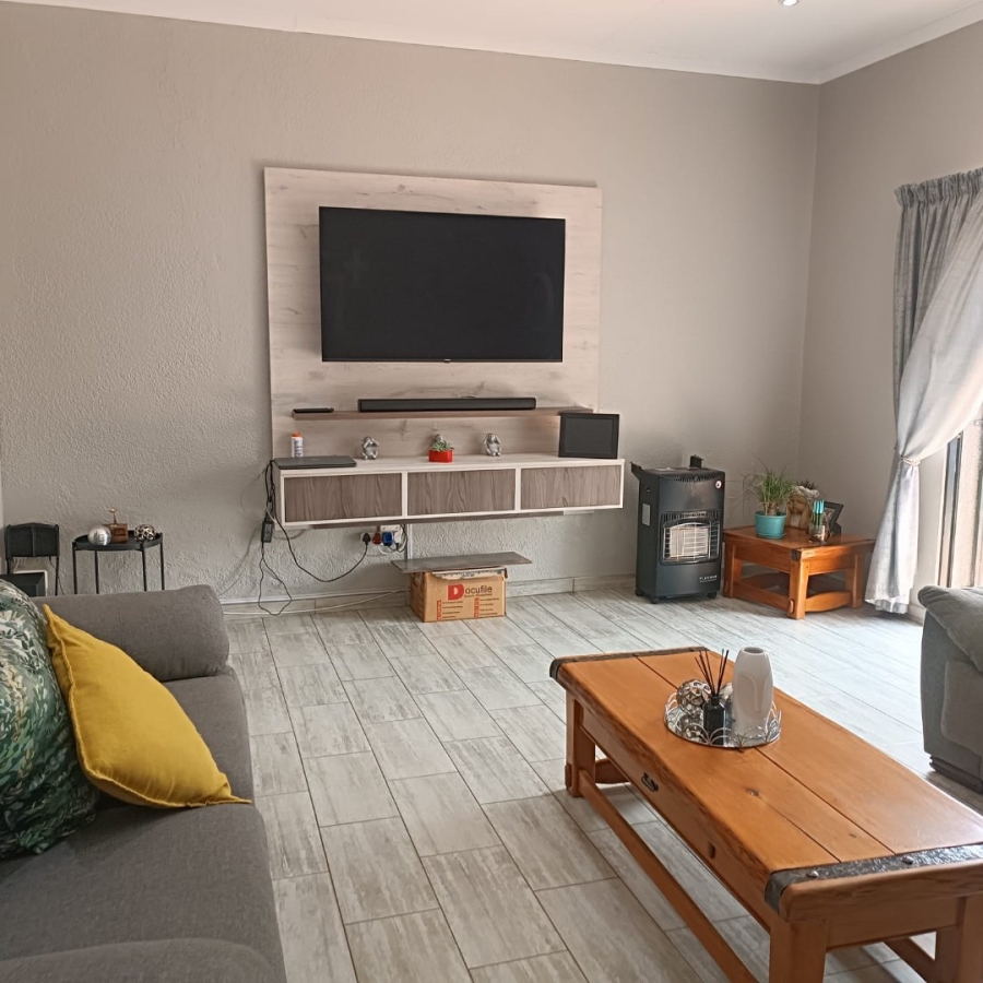 6 Bedroom Property for Sale in Discovery Gauteng