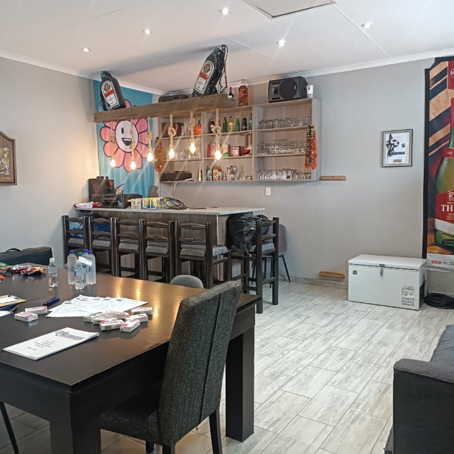 6 Bedroom Property for Sale in Discovery Gauteng