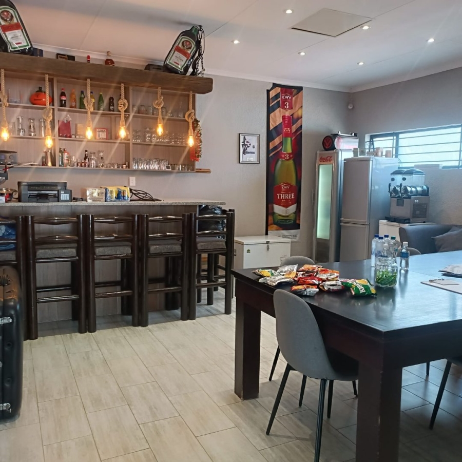 6 Bedroom Property for Sale in Discovery Gauteng