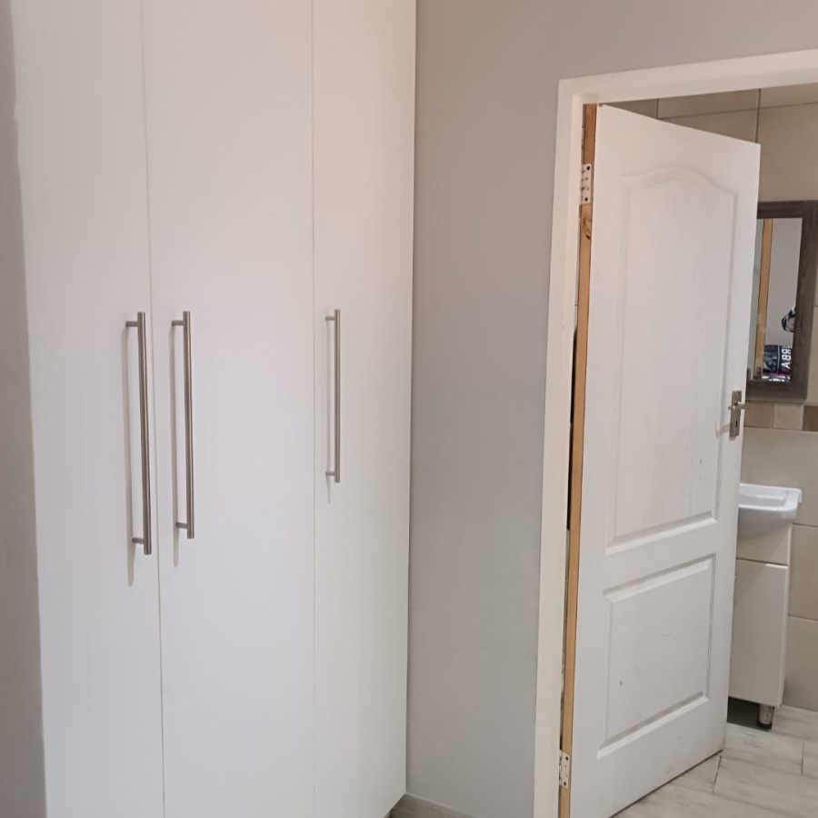 6 Bedroom Property for Sale in Discovery Gauteng