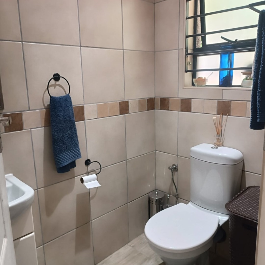 6 Bedroom Property for Sale in Discovery Gauteng