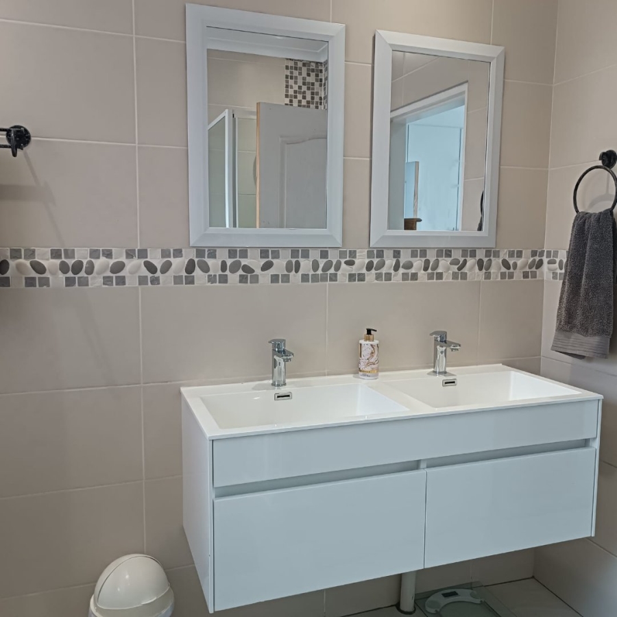 6 Bedroom Property for Sale in Discovery Gauteng