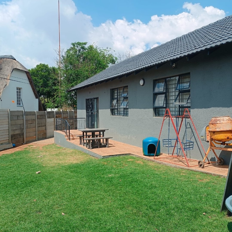 6 Bedroom Property for Sale in Discovery Gauteng