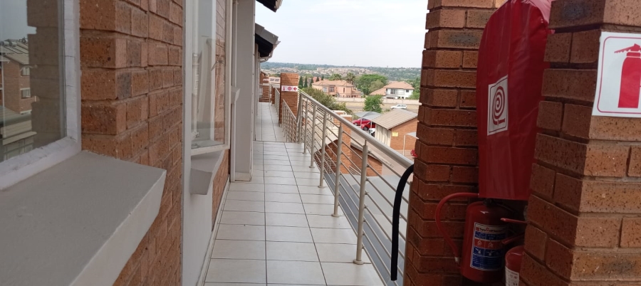 2 Bedroom Property for Sale in Monavoni Gauteng