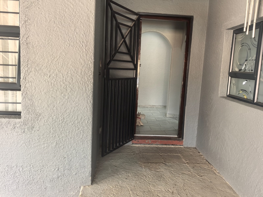 6 Bedroom Property for Sale in Discovery Gauteng