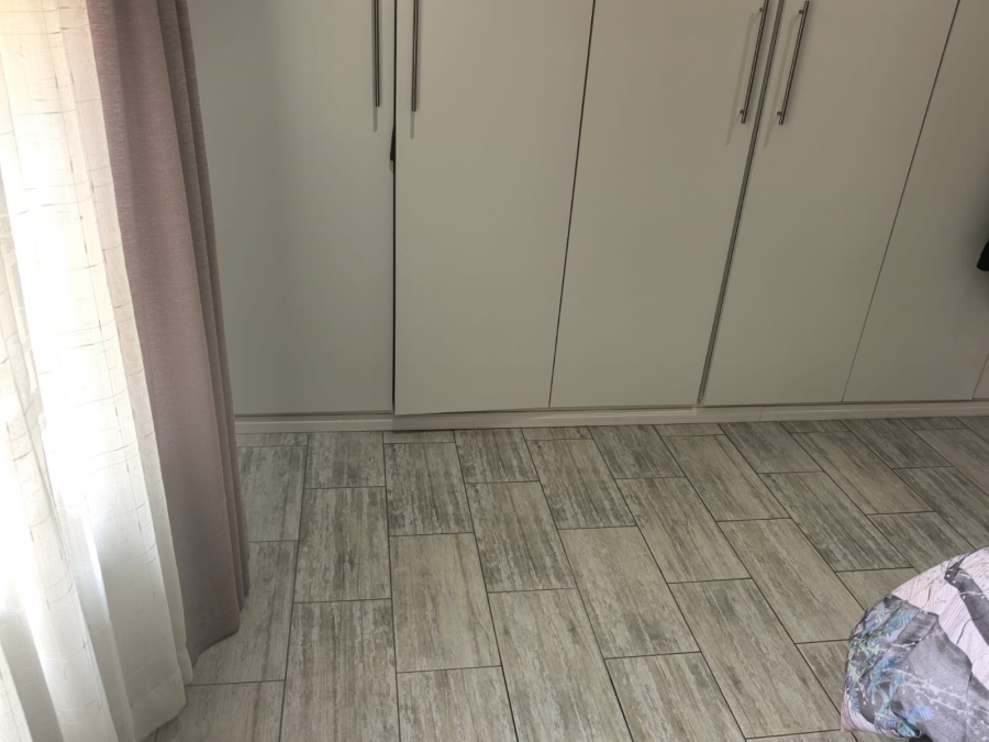 6 Bedroom Property for Sale in Discovery Gauteng