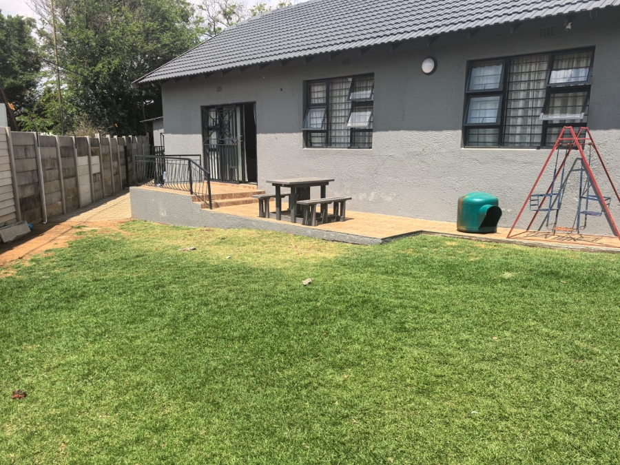 6 Bedroom Property for Sale in Discovery Gauteng