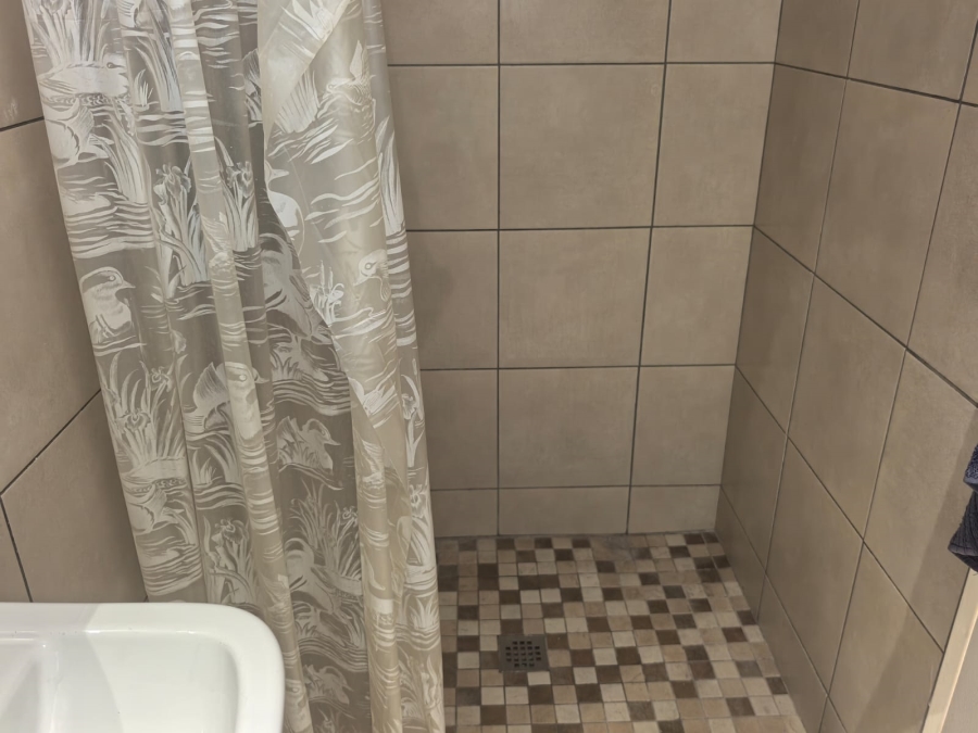 6 Bedroom Property for Sale in Discovery Gauteng