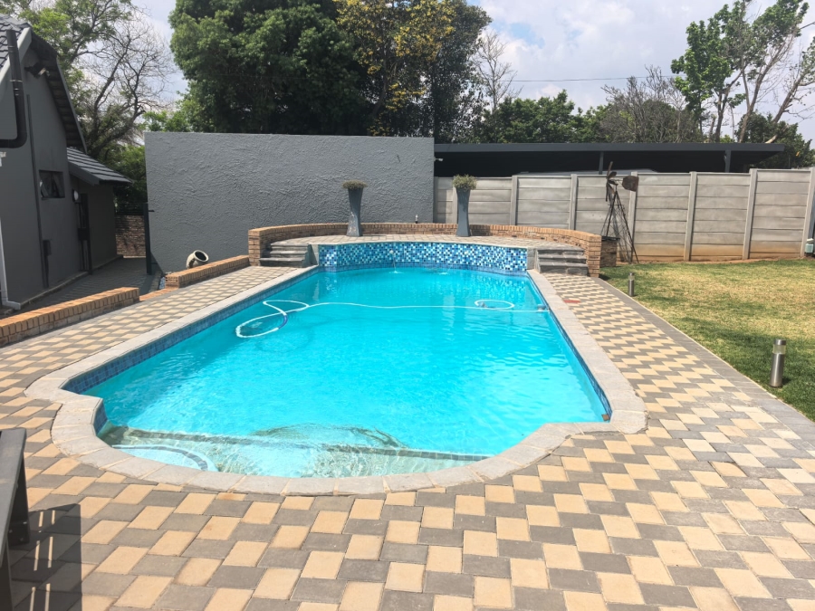 6 Bedroom Property for Sale in Discovery Gauteng