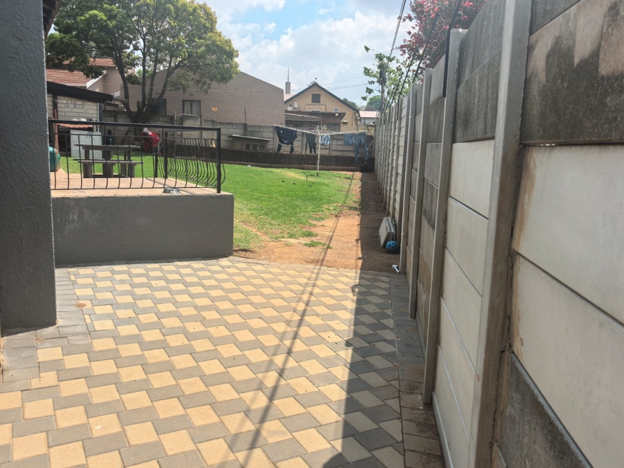 6 Bedroom Property for Sale in Discovery Gauteng