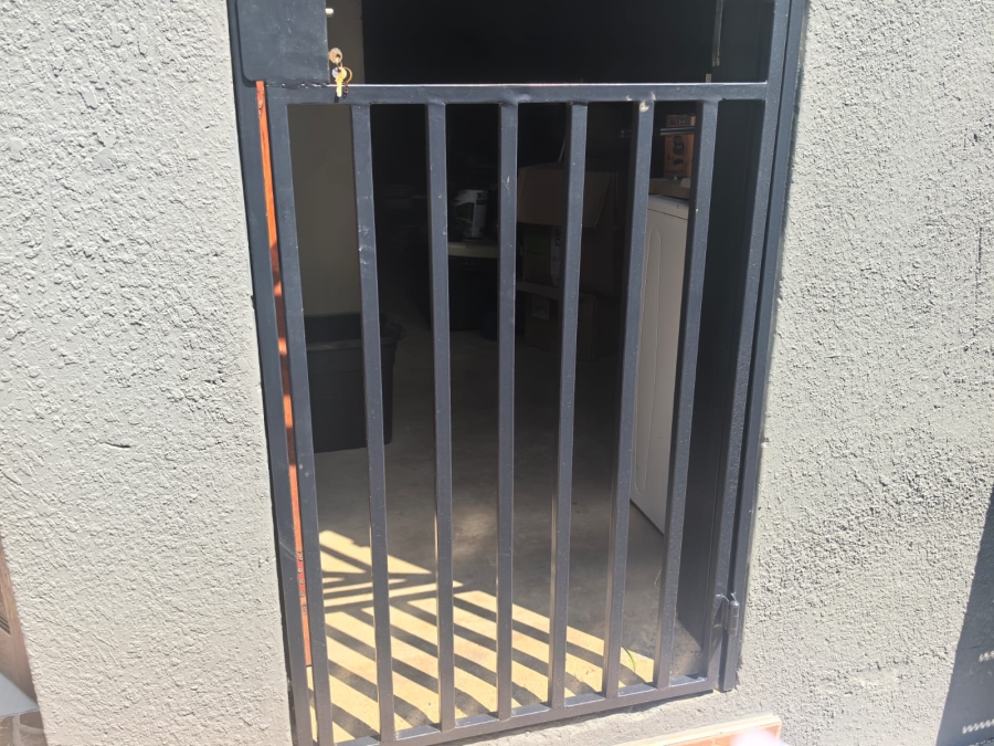 6 Bedroom Property for Sale in Discovery Gauteng