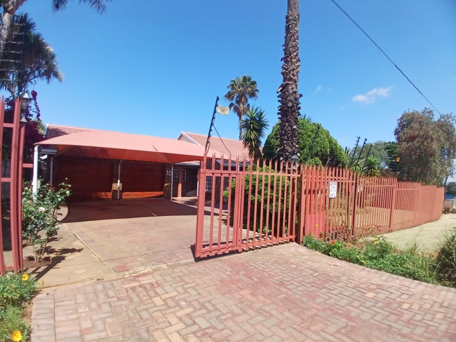 4 Bedroom Property for Sale in Greenhills Gauteng