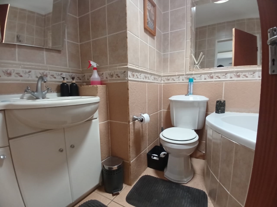 4 Bedroom Property for Sale in Greenhills Gauteng