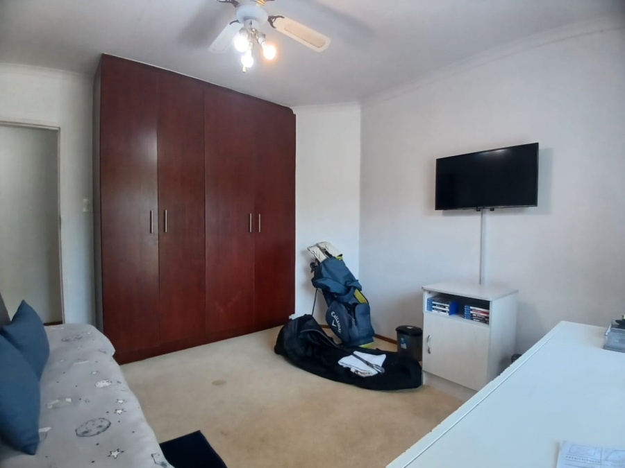 4 Bedroom Property for Sale in Greenhills Gauteng