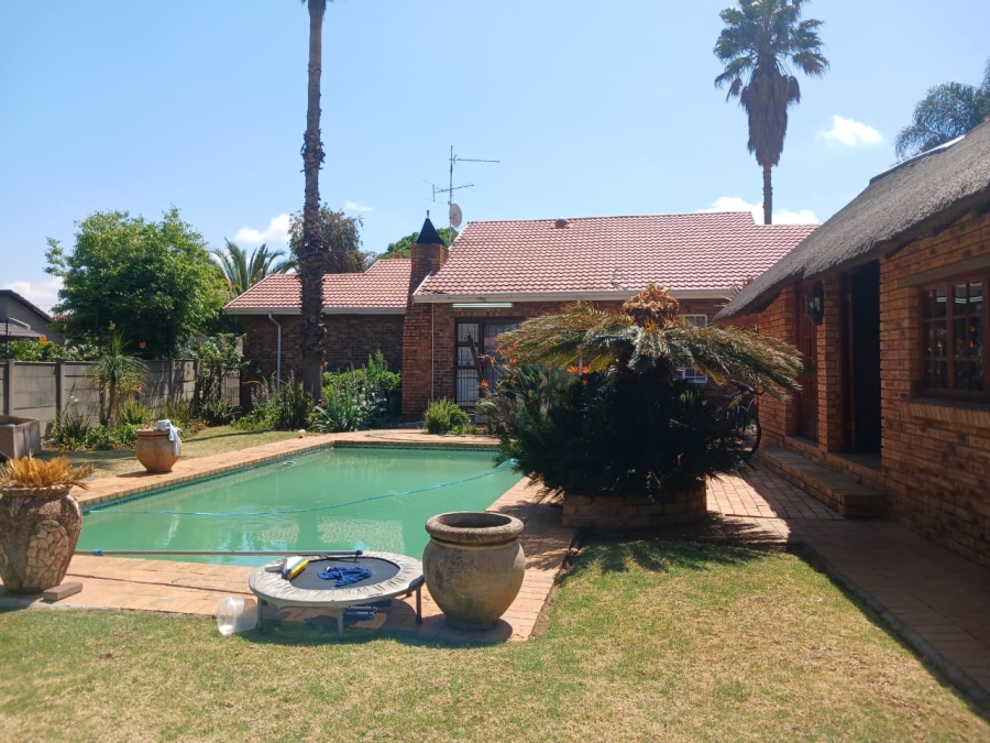 4 Bedroom Property for Sale in Greenhills Gauteng