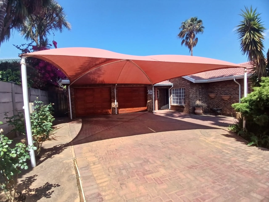 4 Bedroom Property for Sale in Greenhills Gauteng