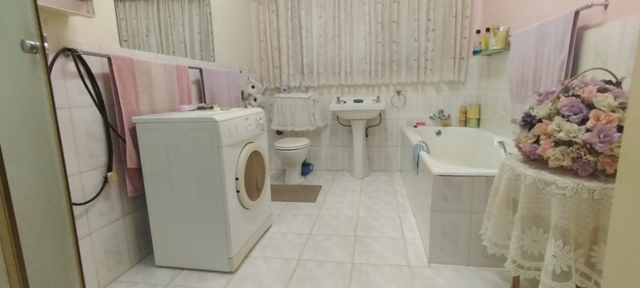 4 Bedroom Property for Sale in Dwarskloof Gauteng