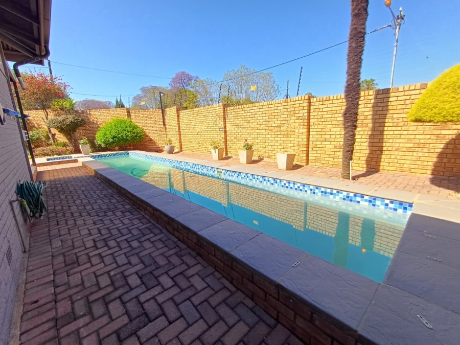 4 Bedroom Property for Sale in Monument Gauteng