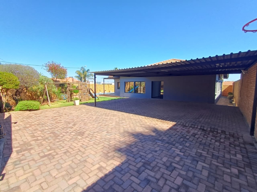 4 Bedroom Property for Sale in Monument Gauteng