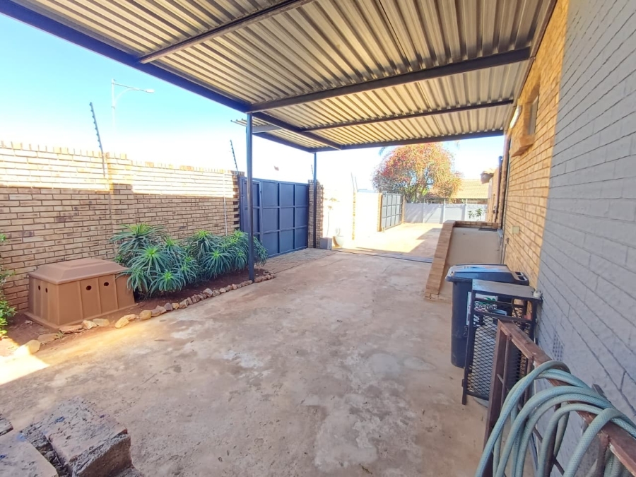 4 Bedroom Property for Sale in Monument Gauteng