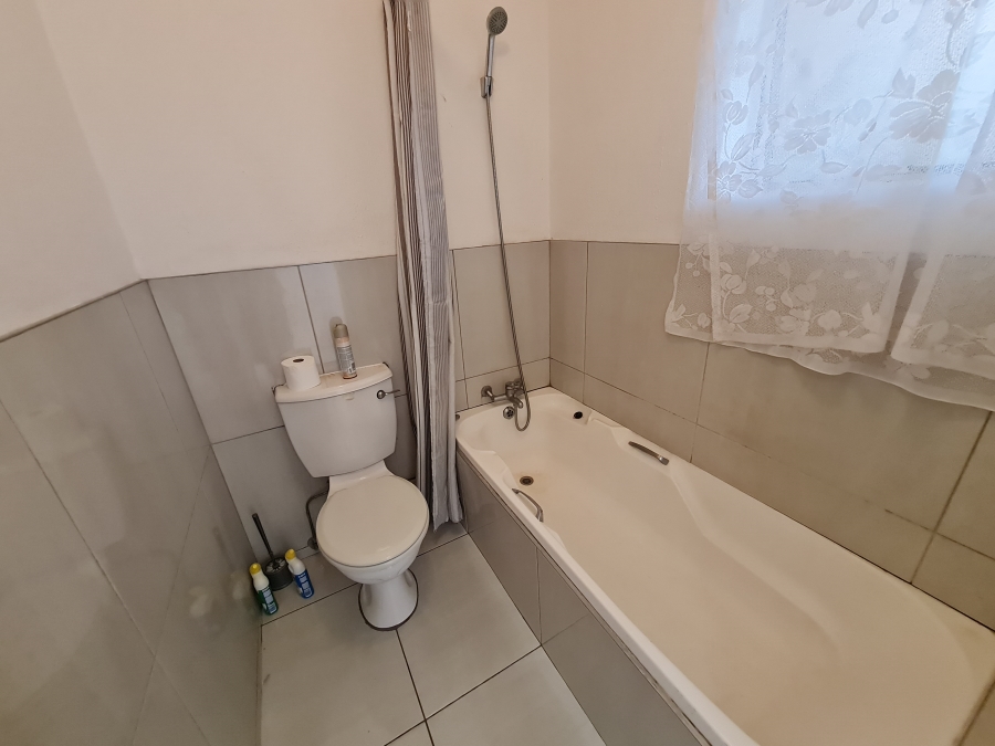 1 Bedroom Property for Sale in Bryanston Gauteng