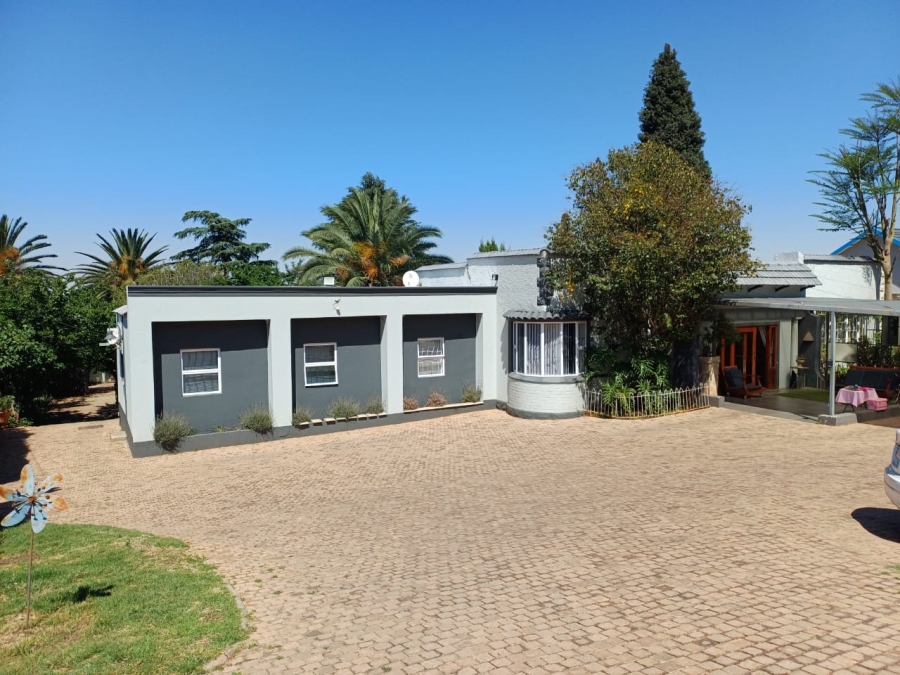 8 Bedroom Property for Sale in Florida Gauteng