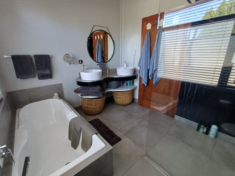 8 Bedroom Property for Sale in Florida Gauteng