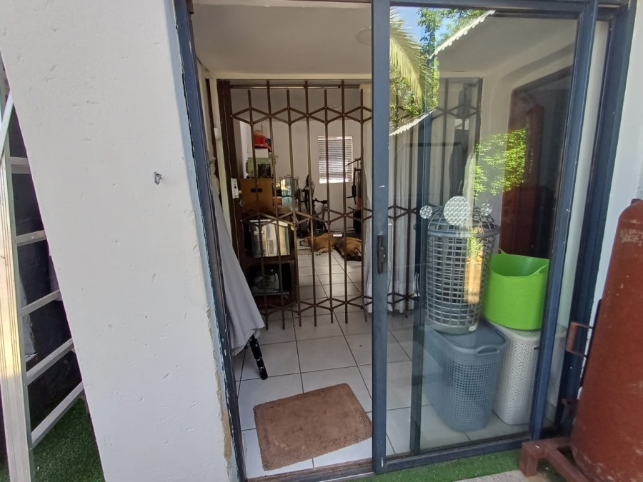 8 Bedroom Property for Sale in Florida Gauteng