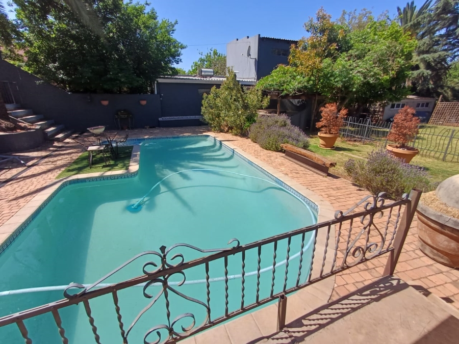8 Bedroom Property for Sale in Florida Gauteng