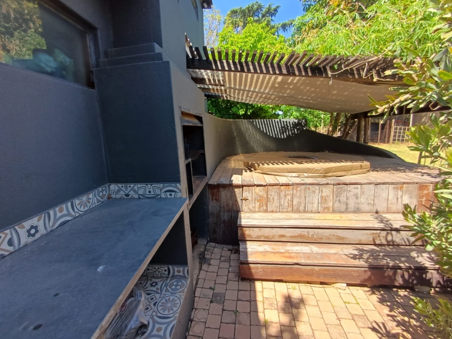 8 Bedroom Property for Sale in Florida Gauteng