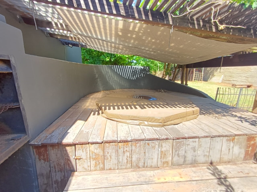 8 Bedroom Property for Sale in Florida Gauteng