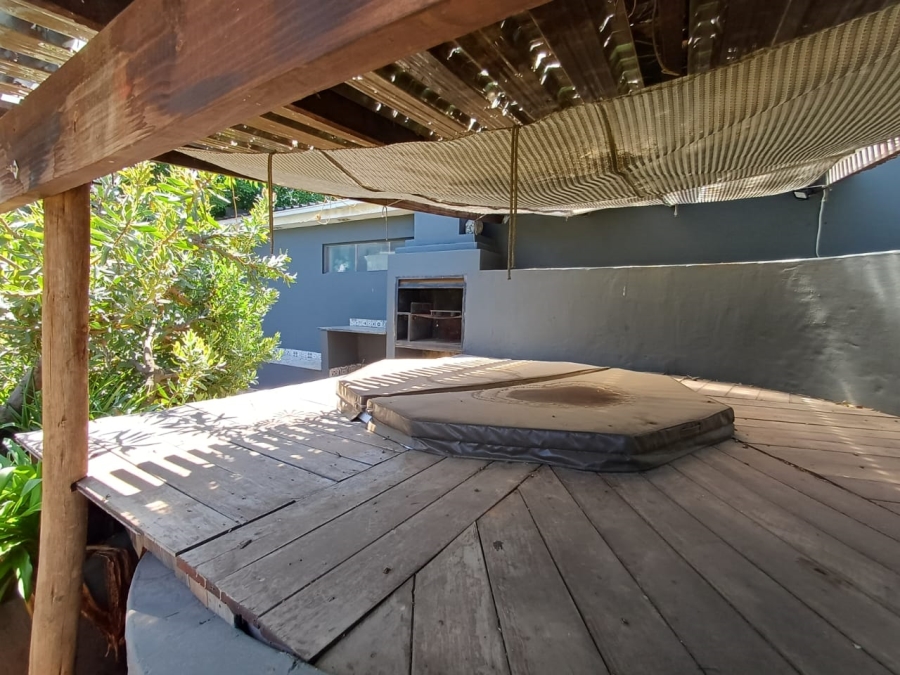 8 Bedroom Property for Sale in Florida Gauteng