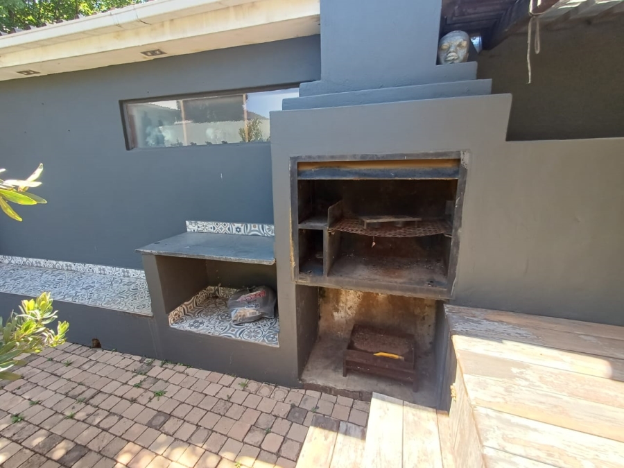 8 Bedroom Property for Sale in Florida Gauteng