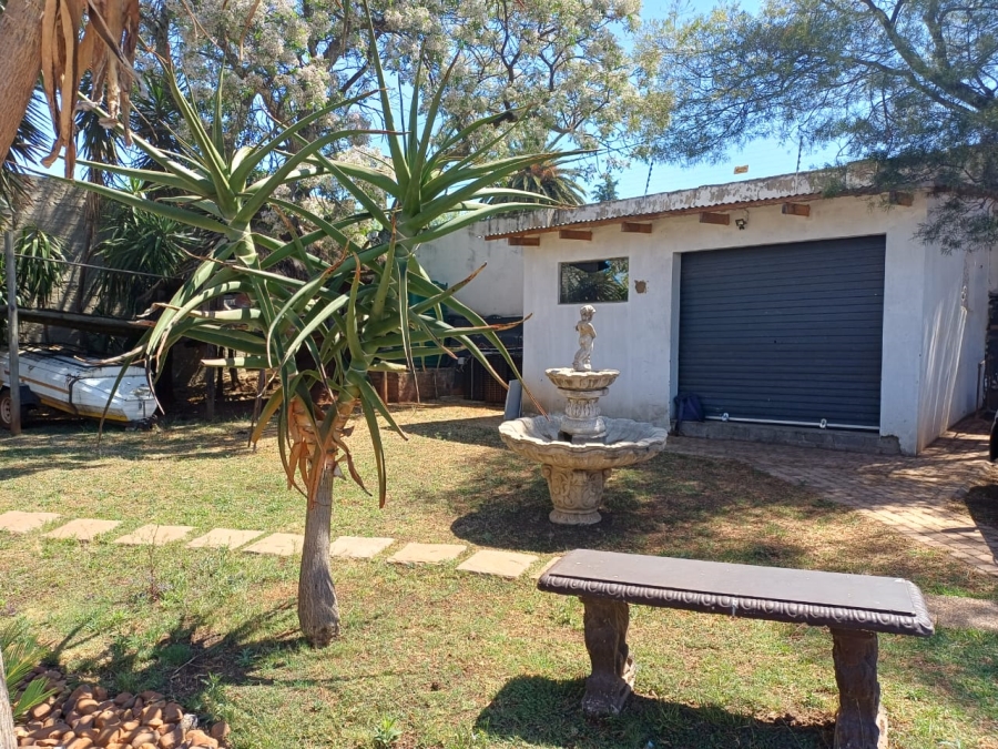 8 Bedroom Property for Sale in Florida Gauteng