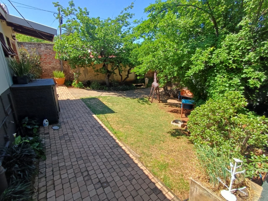 8 Bedroom Property for Sale in Florida Gauteng