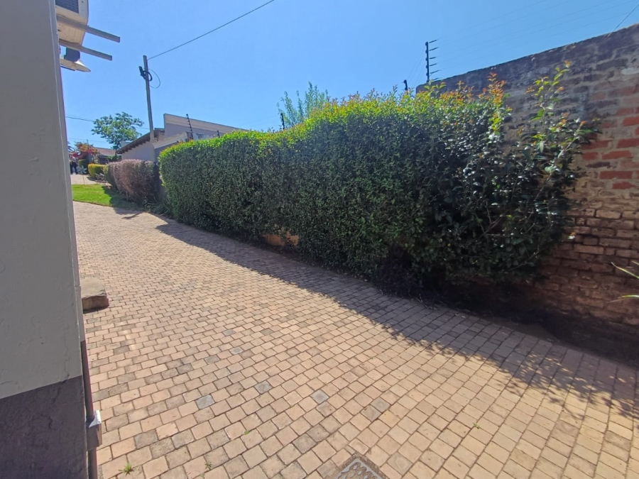 8 Bedroom Property for Sale in Florida Gauteng