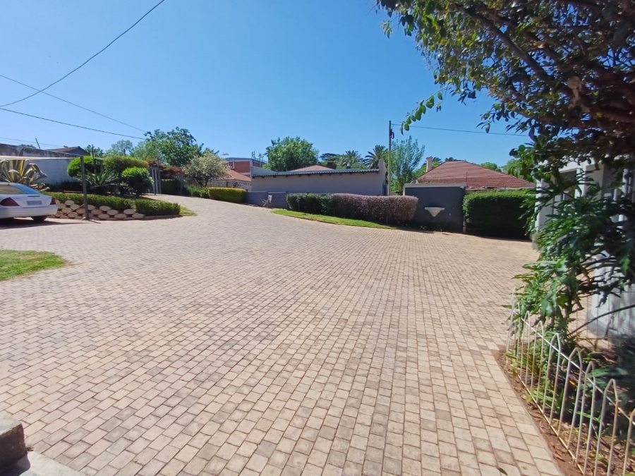 8 Bedroom Property for Sale in Florida Gauteng