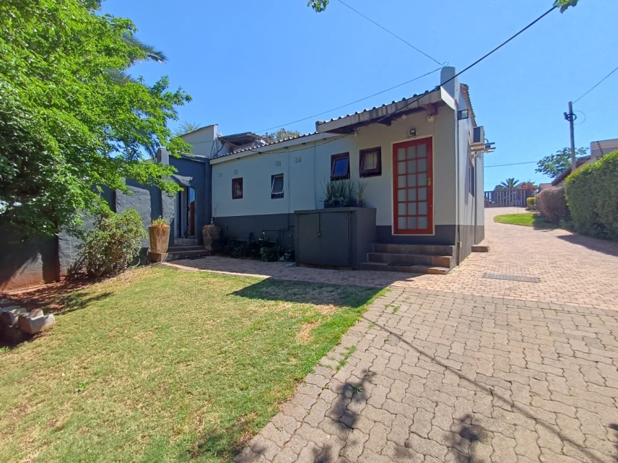 8 Bedroom Property for Sale in Florida Gauteng