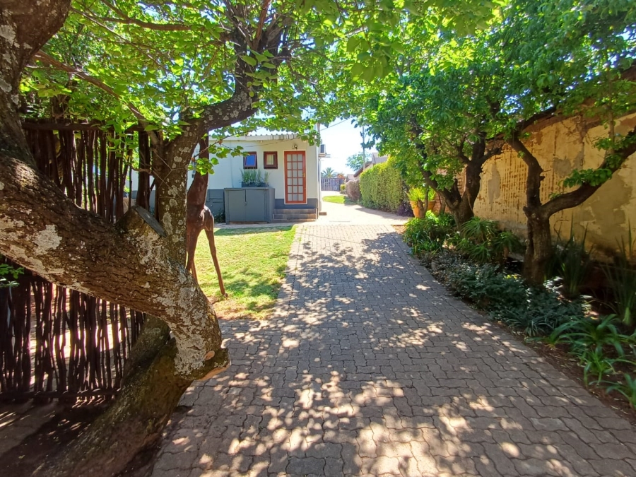 8 Bedroom Property for Sale in Florida Gauteng